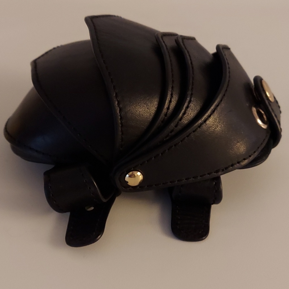 Kilikili Aumi 4 Beetle Wristlet
